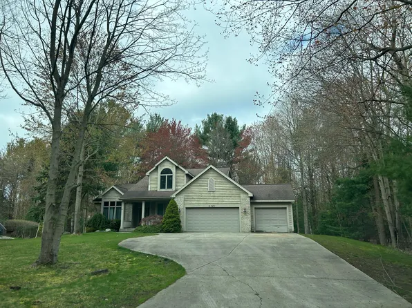 6481 Boulder Dr, Norton Shores, MI 49444