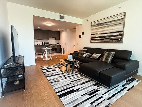 3rd image of 899 Francisco St #1711