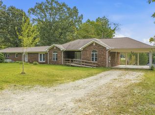 221 Dickson Ln, Parsons, TN 38363