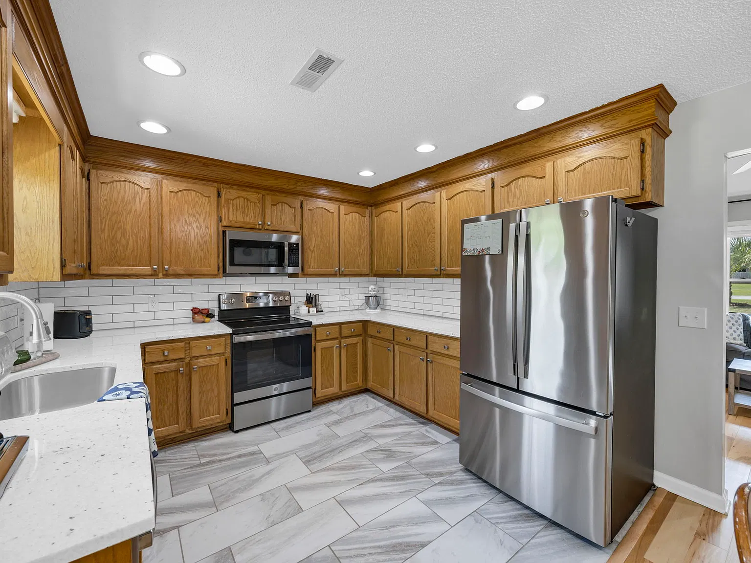 3 bed, 1494 sqft, $1,995 — Photo 3
