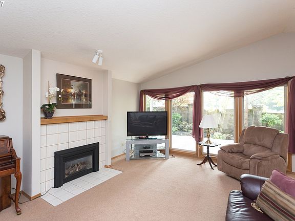 4th image of 16019 SE 35th St