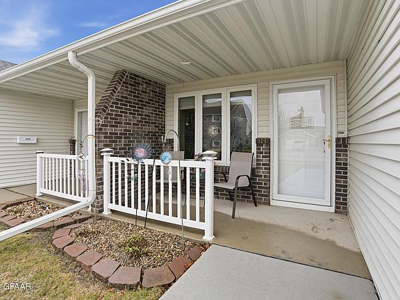 2nd image of 2023 Pembrooke Dr