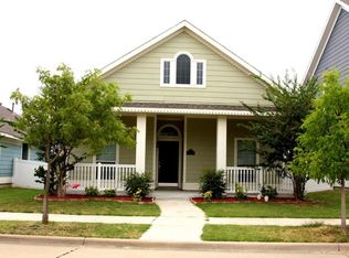 1136 King George Ln, Aubrey, TX 76227