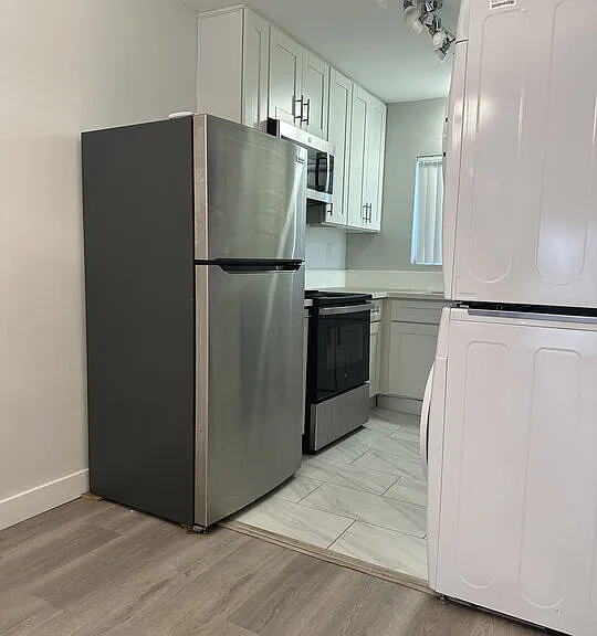 326 S Serrano Ave #4 — Photo 5