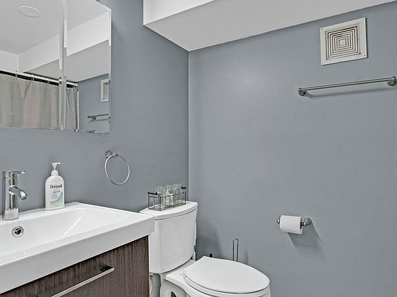 3rd image of 1501 N North Park Ave #1