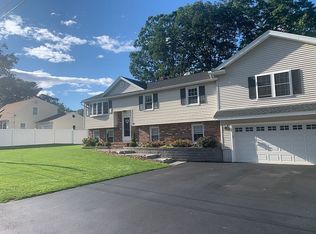 12 Charles St, Salem, NH 03079