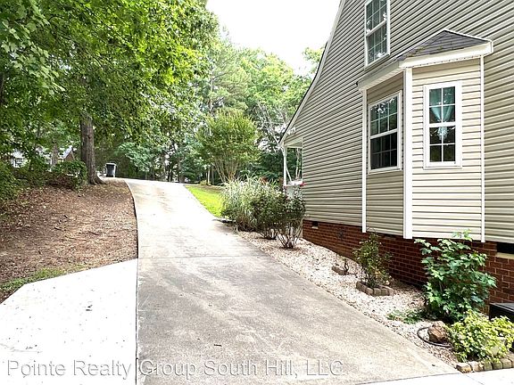4th image of 817 Holmes St