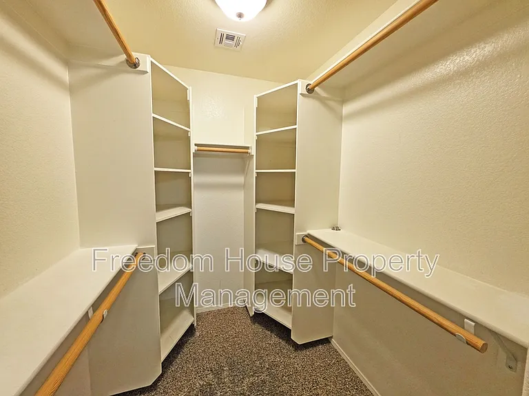 111 Mondale Ct — Photo 41