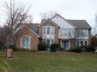 1054 Clear Point Ct, Bloomfield Hills, MI 48304