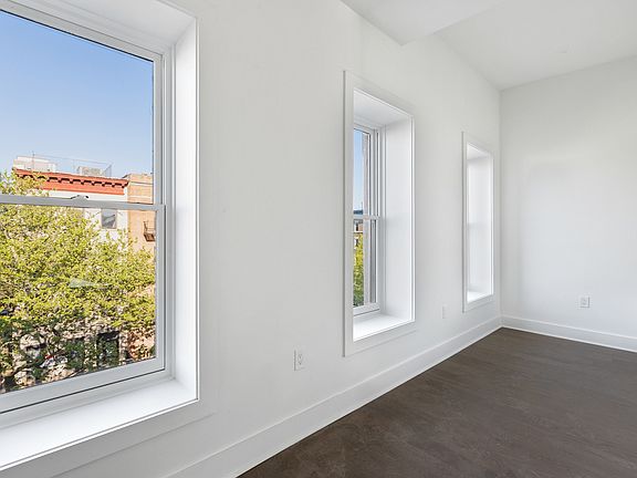 5th image of 294 Stuyvesant Ave #1