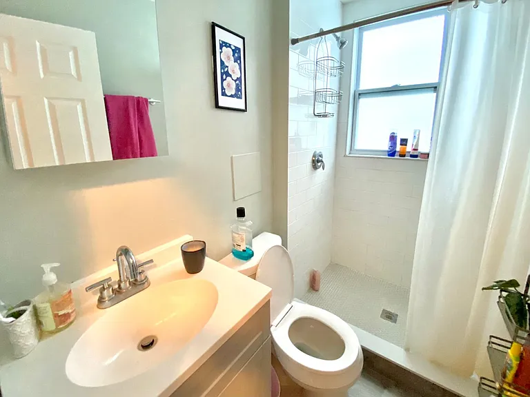 4 Oswald St #2B — Photo 20