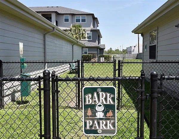 11881 Gulf Pointe Dr — Photo 23