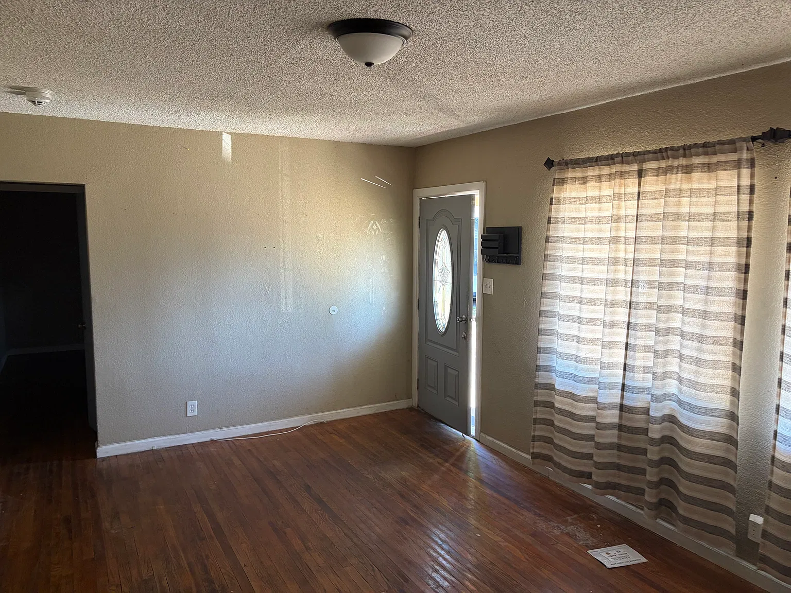 3 bed, 1102 sqft, $2,750 — Photo 2