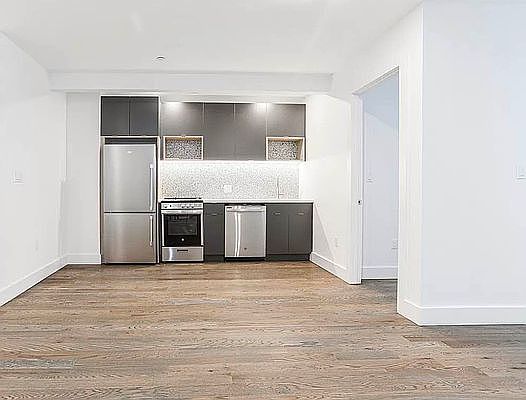 4th image of 224 Hawthorne St #3C