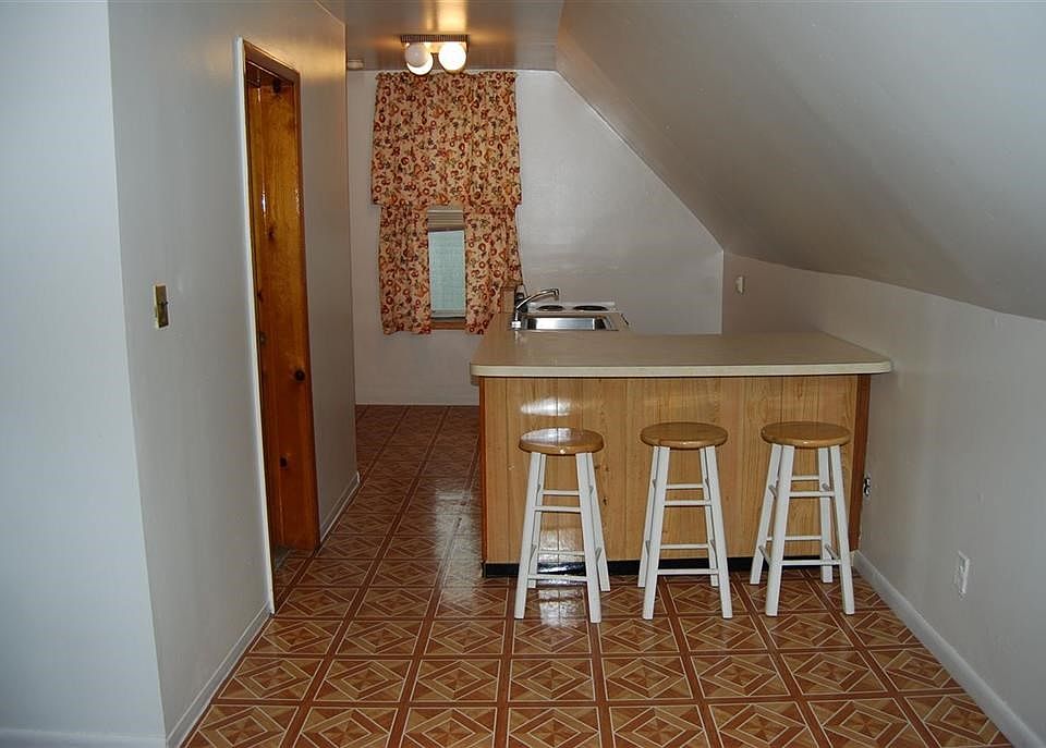 2nd image of 92 W 55th St #3