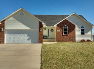 2014 Deerbrook Ln, Emporia, KS 66801