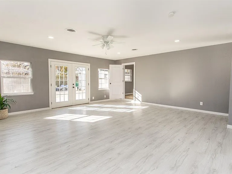 1309 Magnolia St — Photo 8