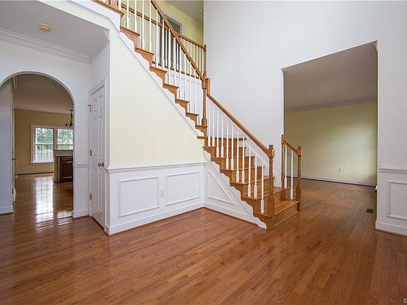 2nd image of 9619 Hill Trace Ct