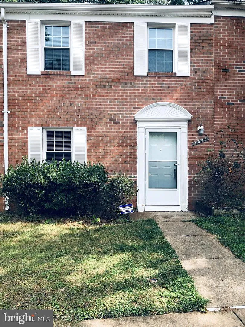 4592 Central Park Dr photo 1