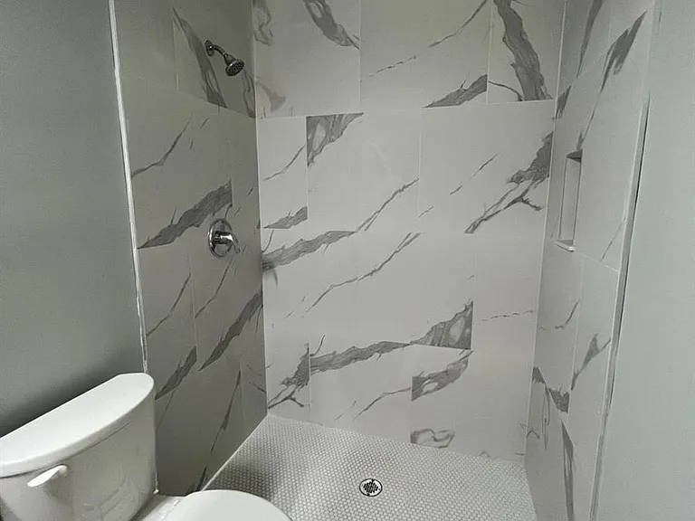 227 N E St — Photo 10
