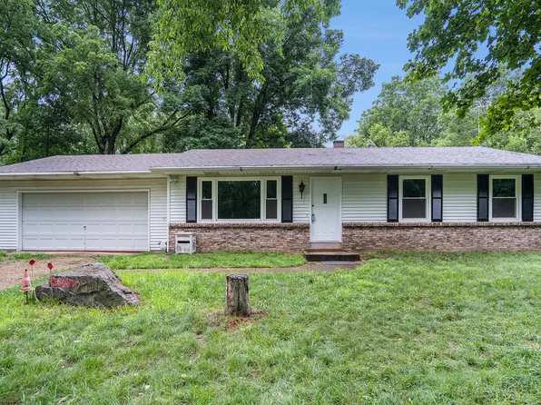4425 Squires Dr, Kalamazoo, MI 49006