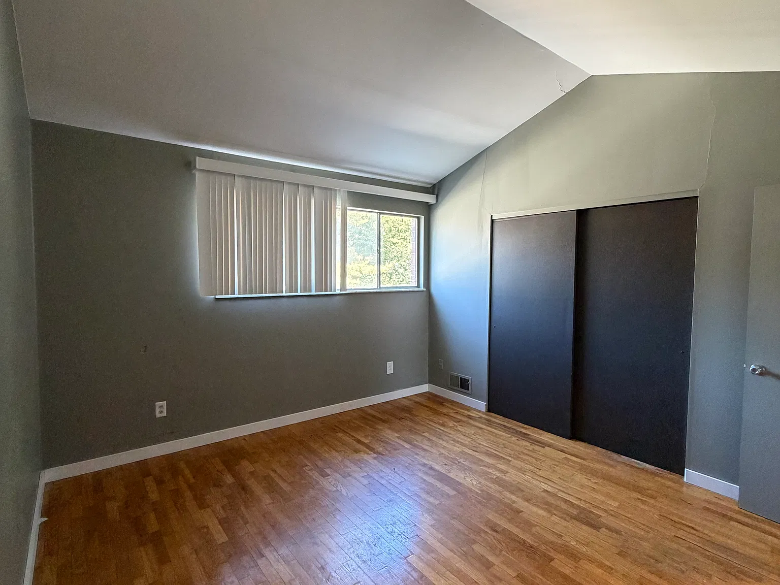 2 bed, $1,300 — Photo 4
