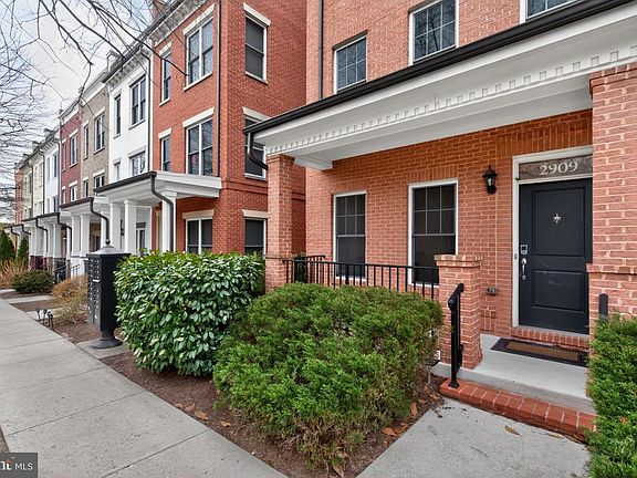 2nd image of 2909 Chancellors Way NE