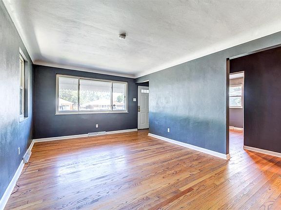 5th image of 4440 Eminence Ave