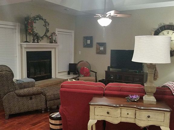 2nd image of 435 NW Chimney Creek Dr