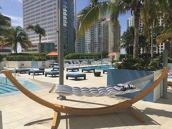 5th image of 951 Brickell Ave #37