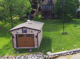 5942 N Lake Dr, West Bend, WI 53095