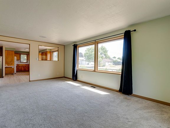 5th image of 2604 W Crown Ave