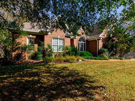 2nd image of 424 Harpeth Meadows Dr