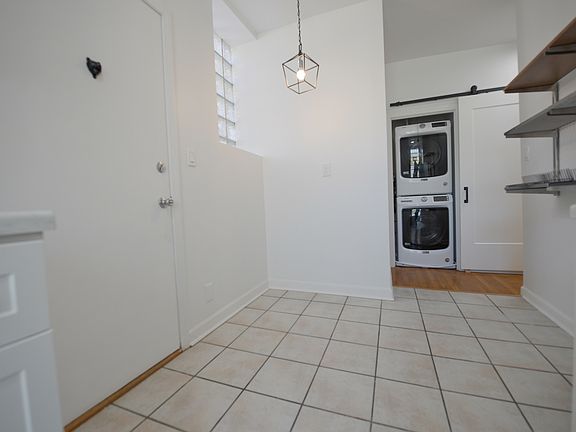 4th image of 1048 W Catalpa Ave APT 3