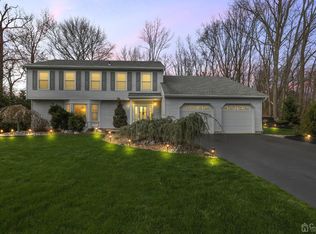 5 Pitney Ct, Old Bridge, NJ 08857