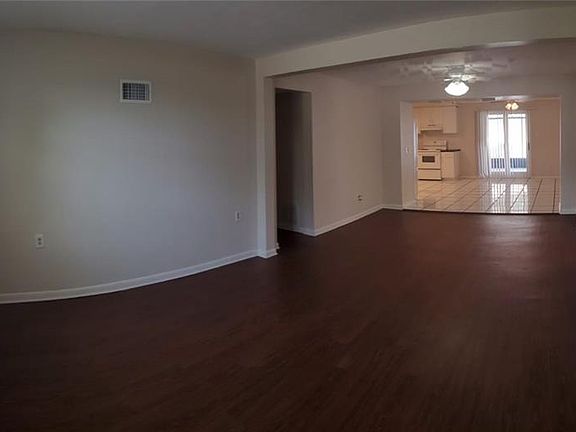 3rd image of 4403 W Lancaster St