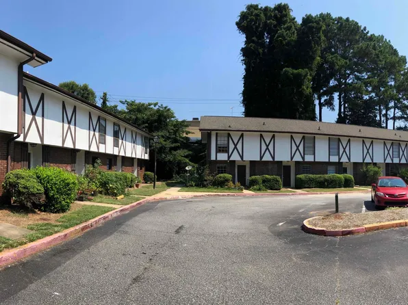 Newly Renovated Apartment at Village Green