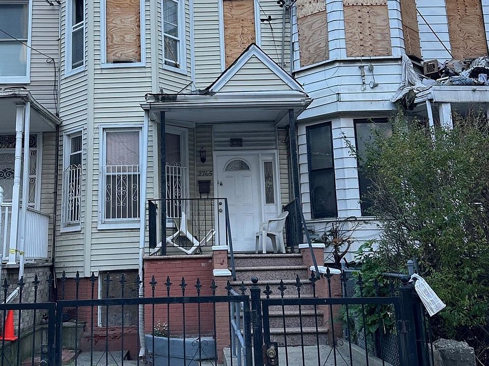 2nd image of 2765 Creston Avenue