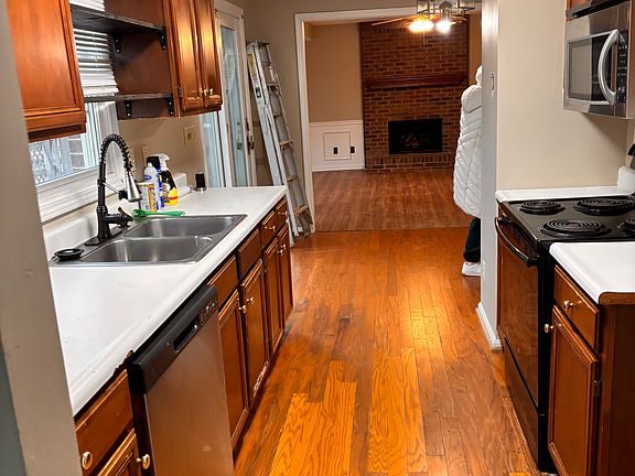 5th image of 4214 Holly Tree Dr