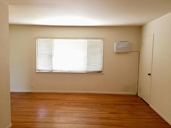 3rd image of 24 Parkwood Dr APT 5