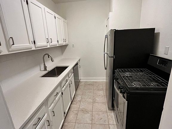 4th image of 5211 Worth St #4