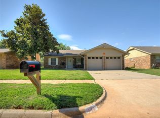 640 W Perry Dr, Mustang, OK 73064