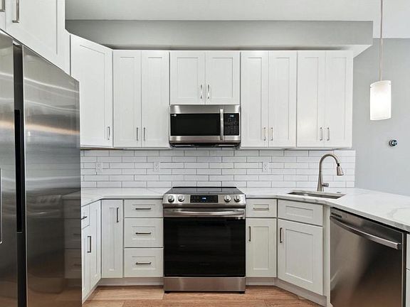 4th image of 2041 N Randolph St #1