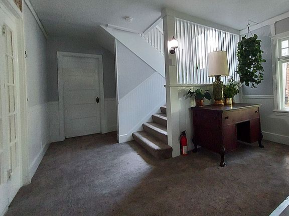 2nd image of 815 N I St #5