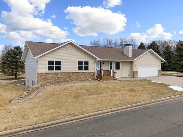 19 13th St NE, Kasson, MN 55944