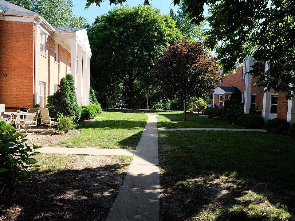 1st image of 209 Eisenhower Dr #7