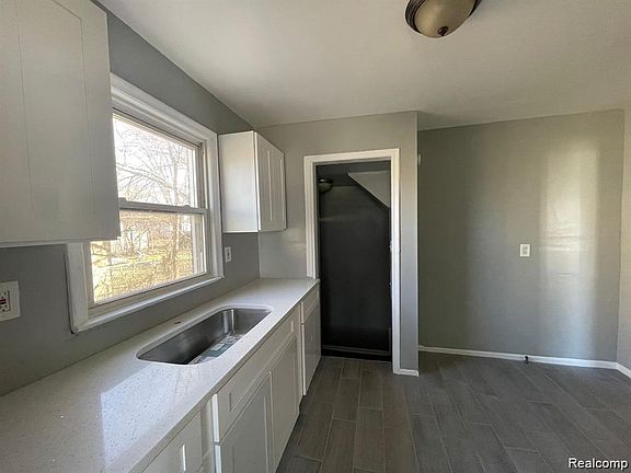 5th image of 17924 Mackay St