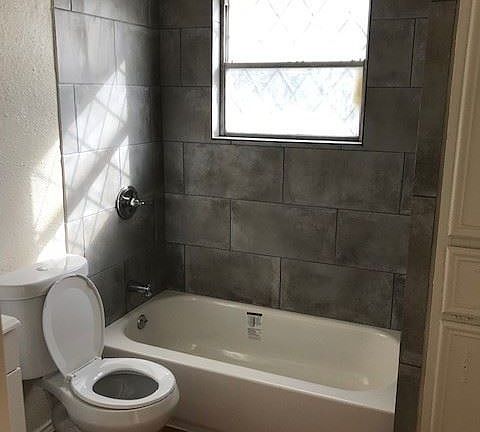 3rd image of 1207 Hunter Dr