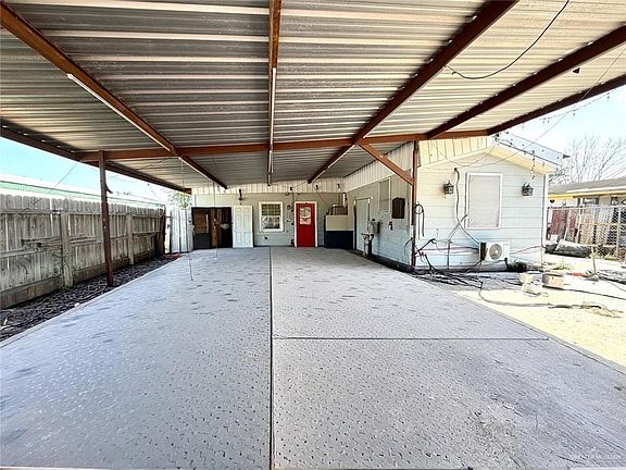3rd image of 2616 Verbena Ave