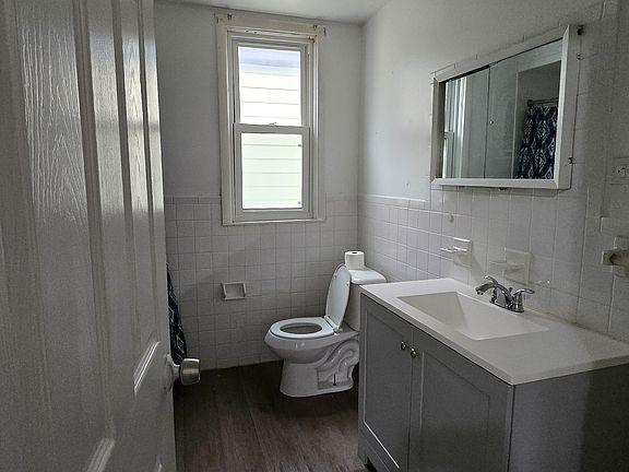 4th image of 1621 Van Vranken Ave APT 2